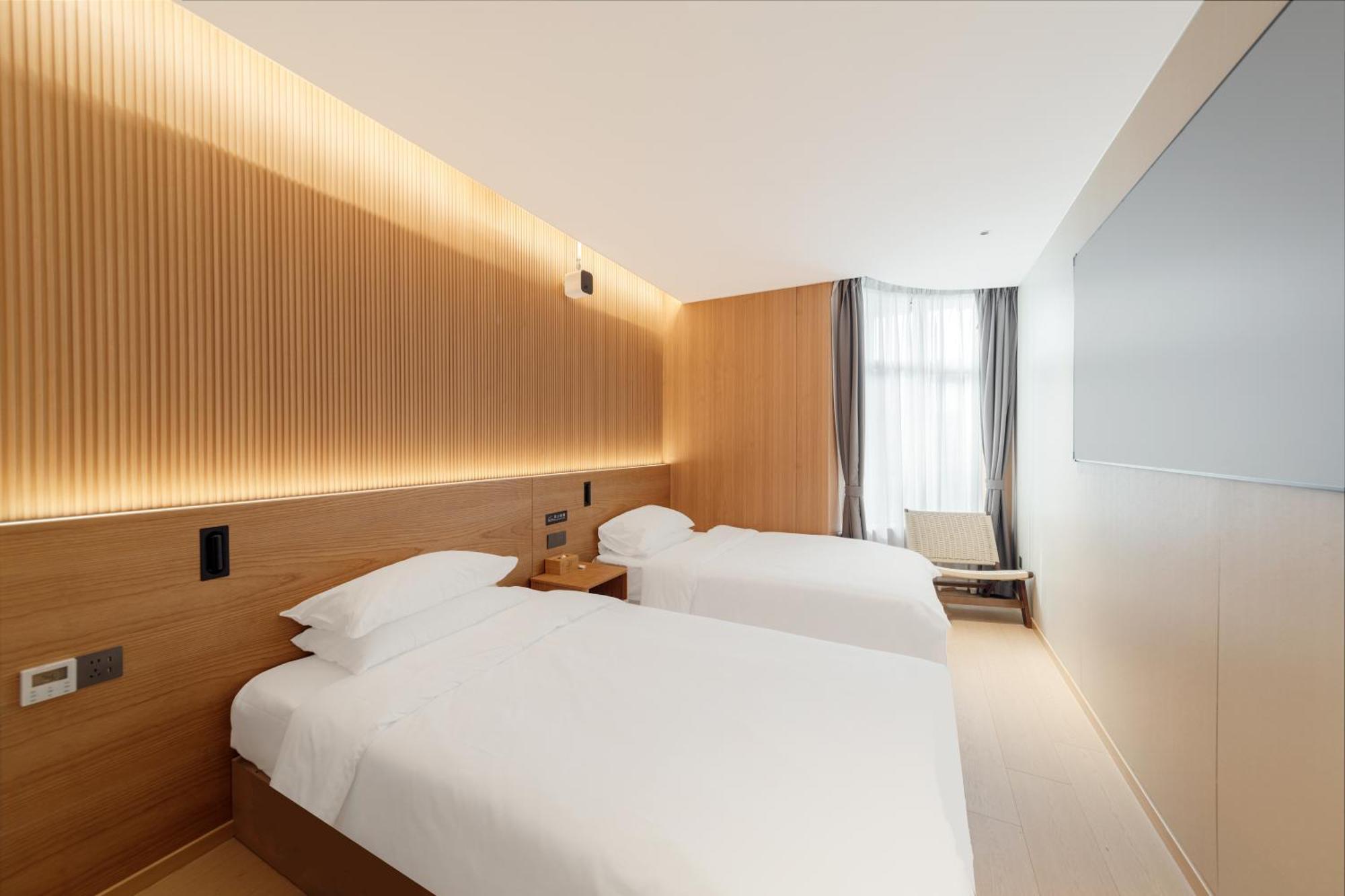 Captain 5 Youth Hotel-xianxia Road Branch Hotel