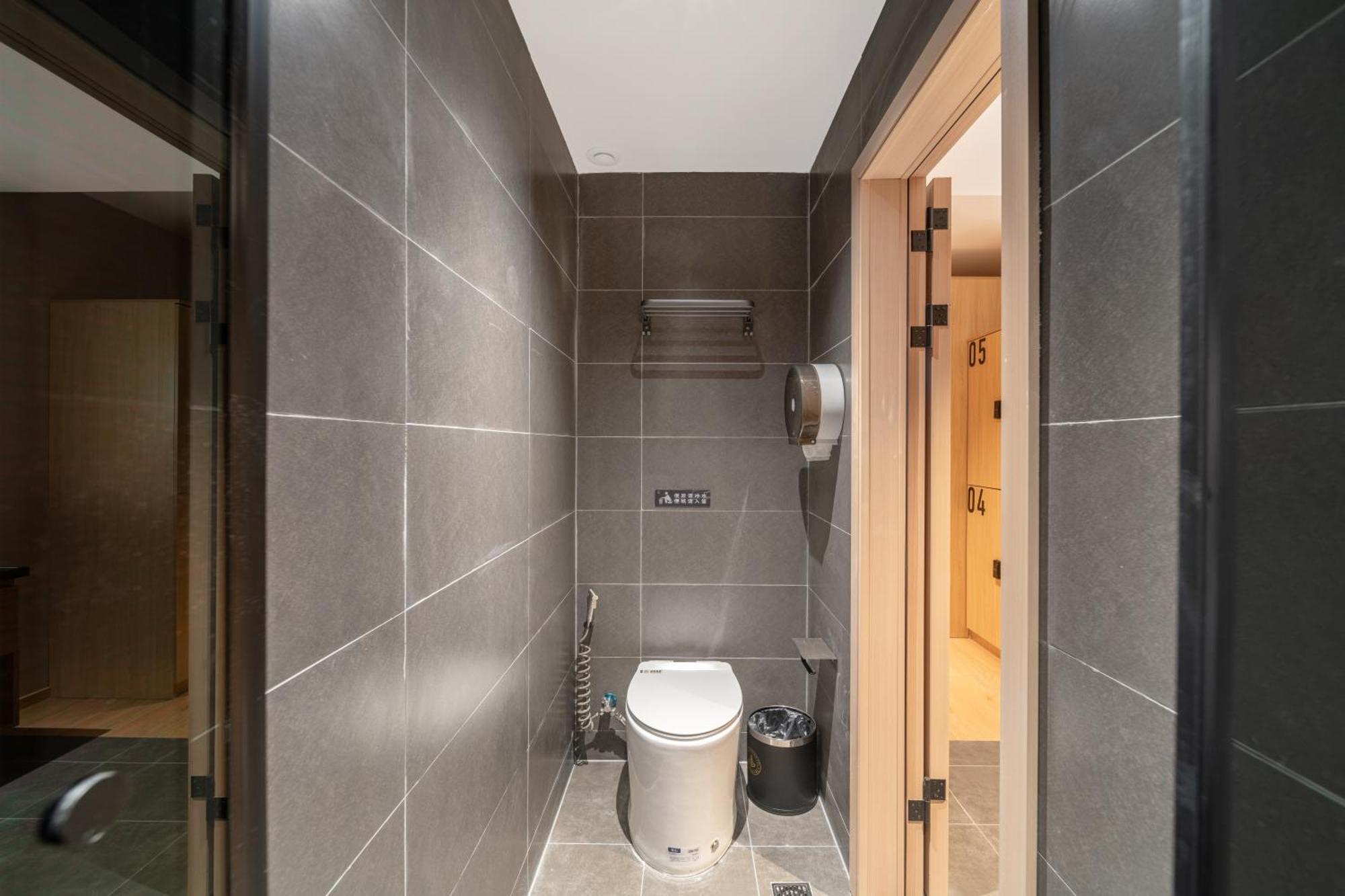 Captain 5 Youth Hotel-xianxia Road Branch Hotel 2*
