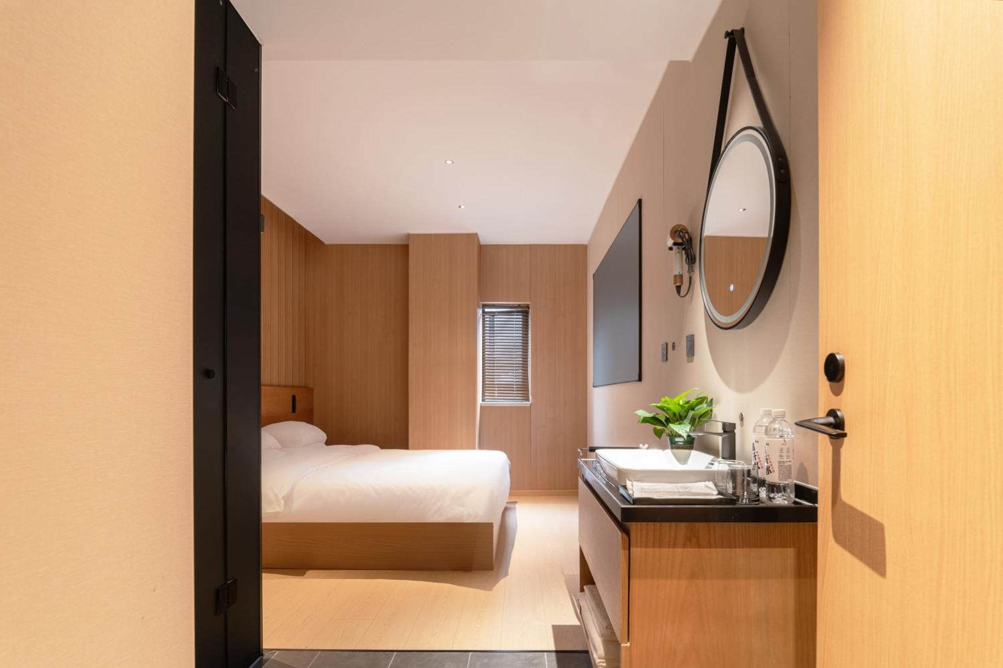 Captain 5 Youth Hotel-xianxia Road Branch Hotel