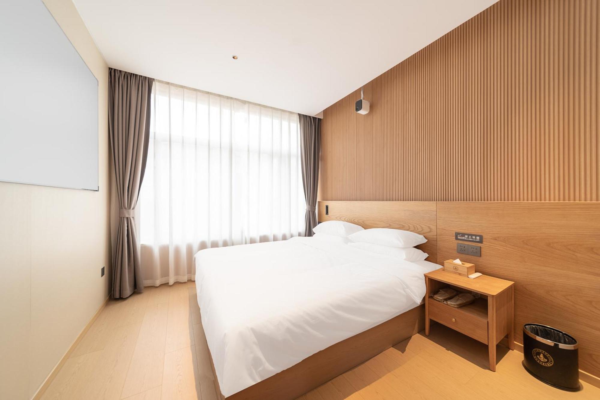 Captain 5 Youth Hotel-xianxia Road Branch 2*