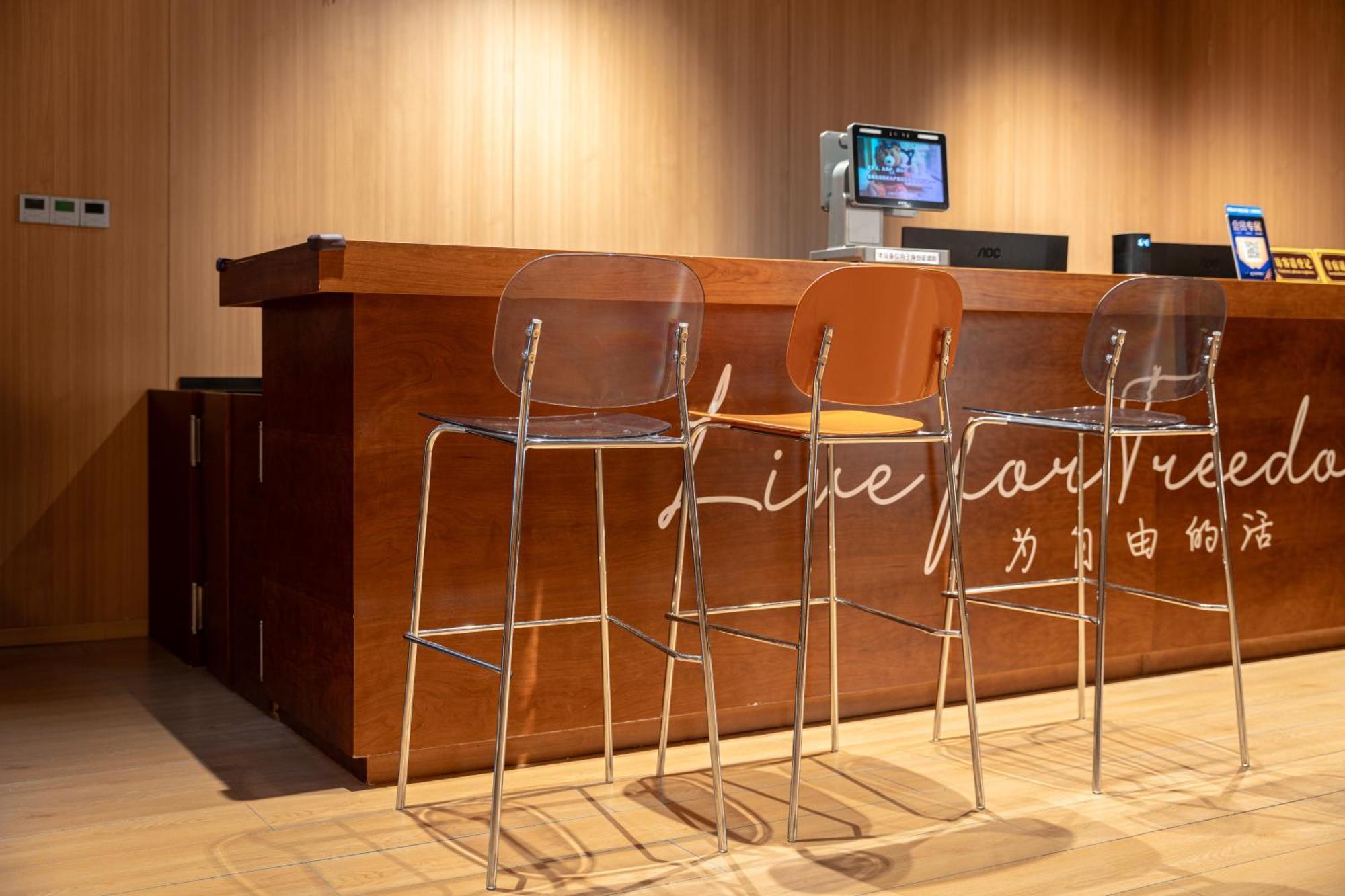 Captain 5 Youth Hotel-xianxia Road Branch Hotel