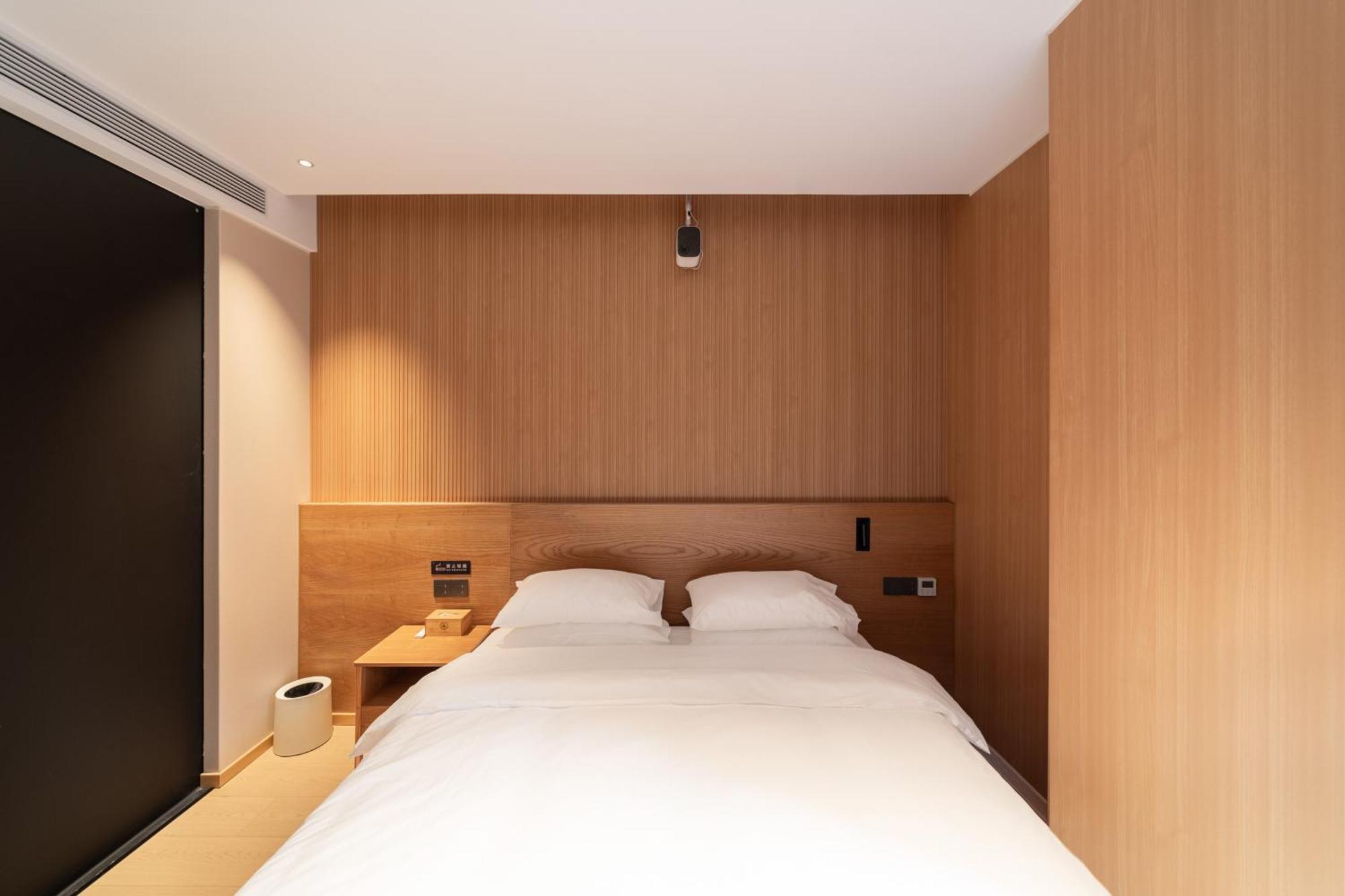 Captain 5 Youth Hotel-xianxia Road Branch Hotel 2*